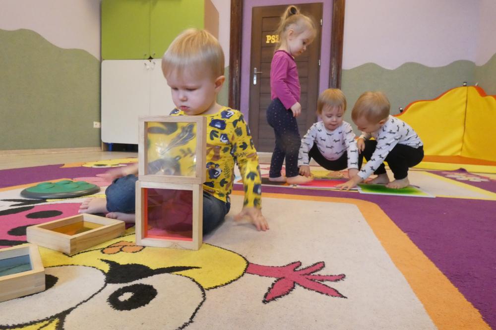 Tęczowo i sensorycznie u "Kotków"