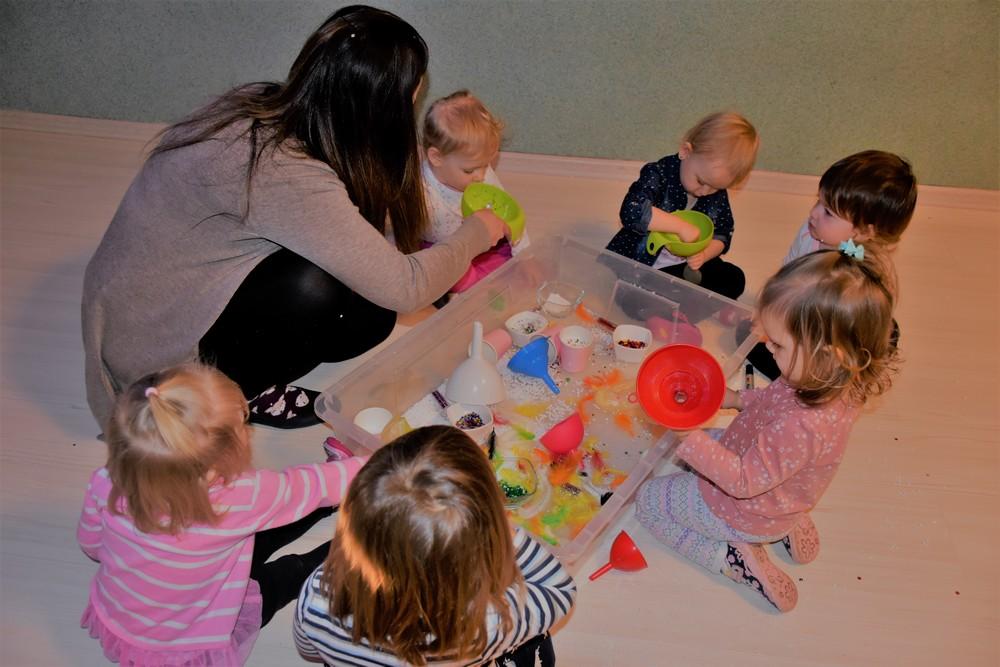 zabawa karnawałowa z balonami