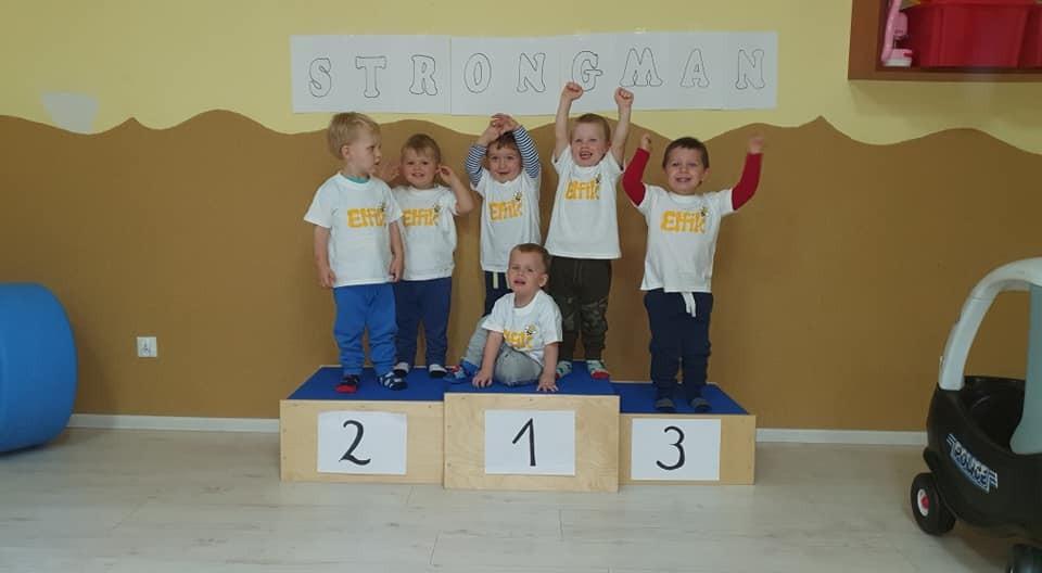 zawody strongmanów w żłobku