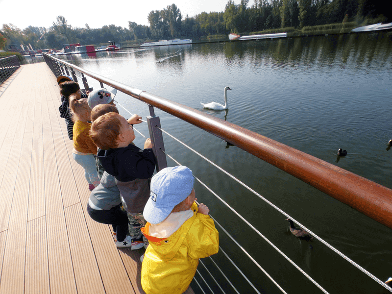 Dzieci nad wodą